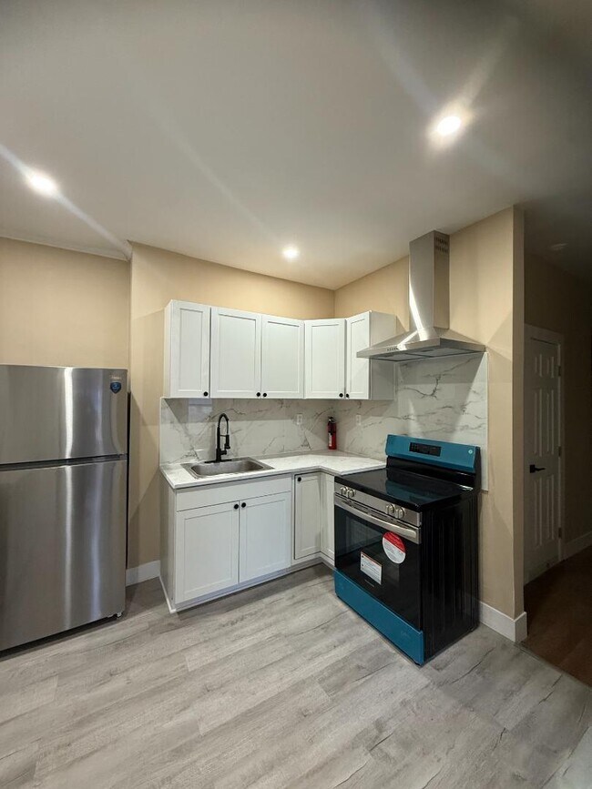 Building Photo - 249 2nd St