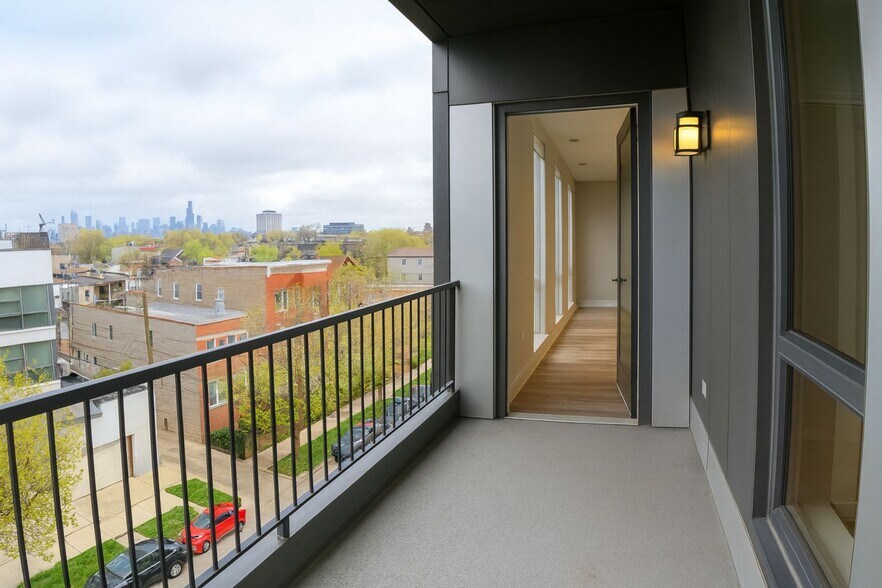 Building Photo - 1554 N Talman Ave