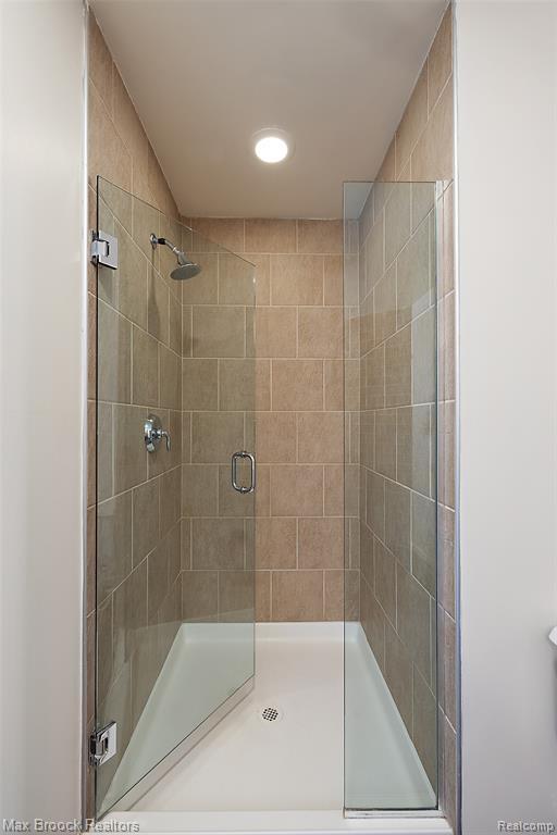 Building Photo - 333 E Parent Ave