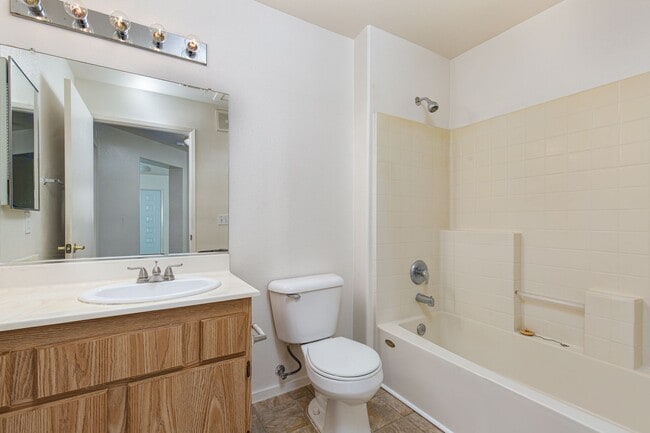 Building Photo - Upstairs 2 br unit in gated community with pool/spa/bbq area