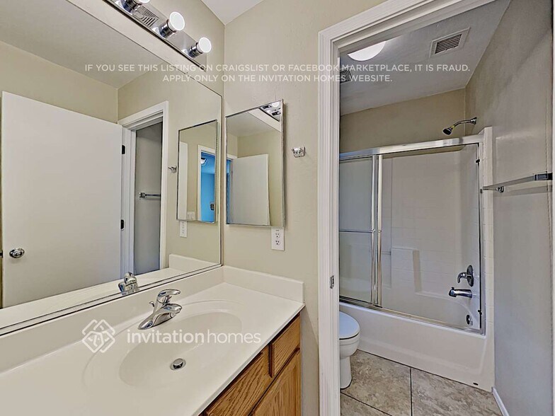 Building Photo - 9740 W Heber Rd