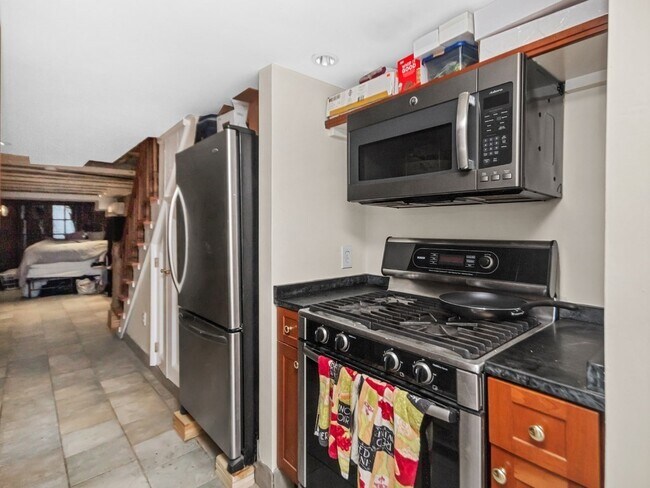 Primary Photo - 247 Bunker Hill St