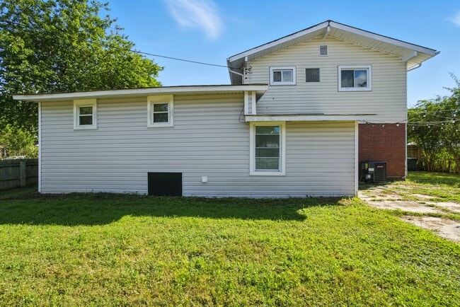Building Photo - 2918 Somerset Ln