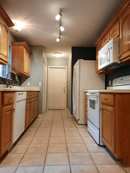 Building Photo - 875 Georgia St