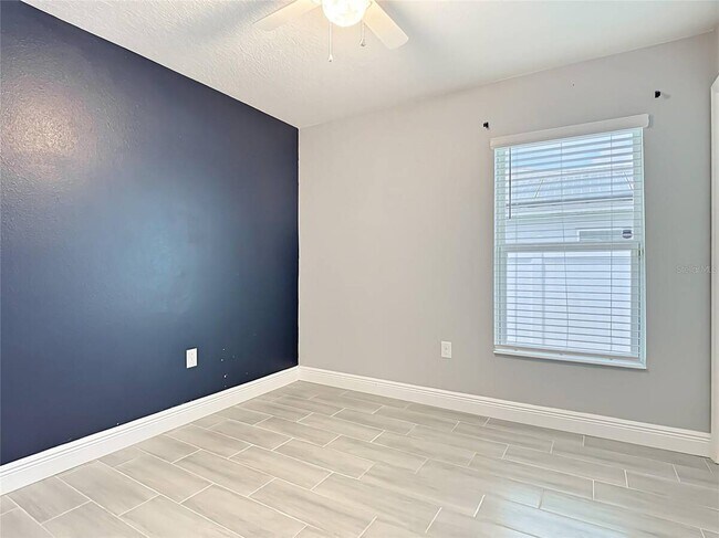 Building Photo - 3040 Lakes Crest Ave