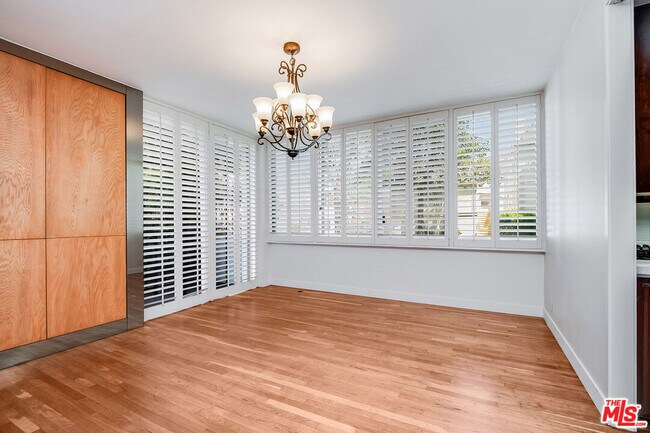 Building Photo - 211 S Spalding Dr