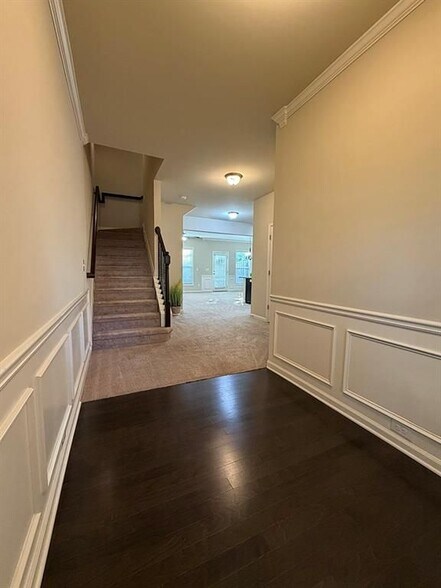 Building Photo - 2568 Village Park Bend