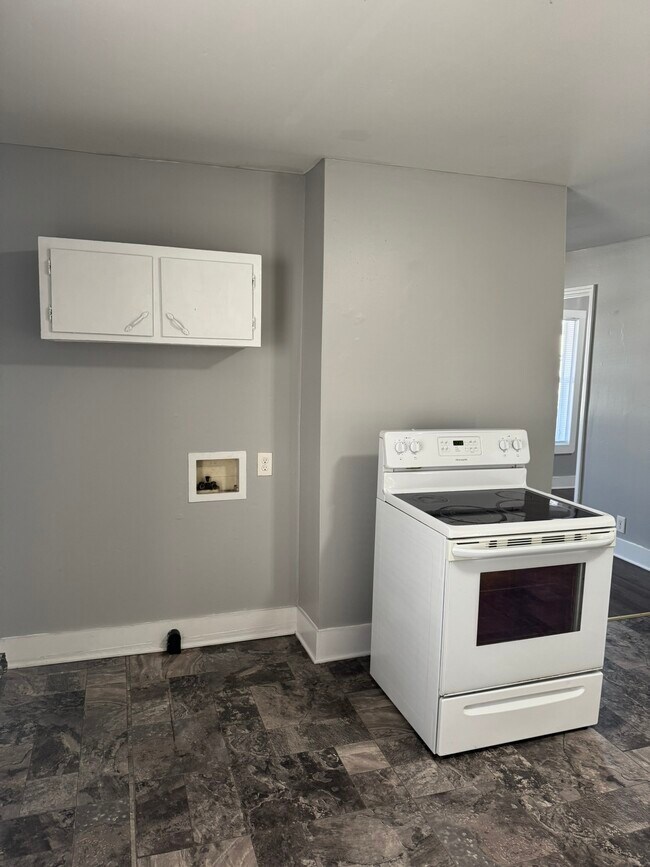 Building Photo - 1609 17th Ave N