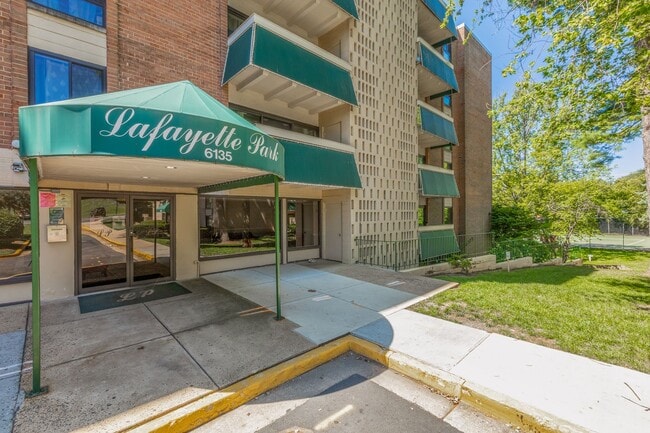 Building Photo - Lafayette Park Condominium | All Utilities Included | Pool, Tennis Court & Clubhouse