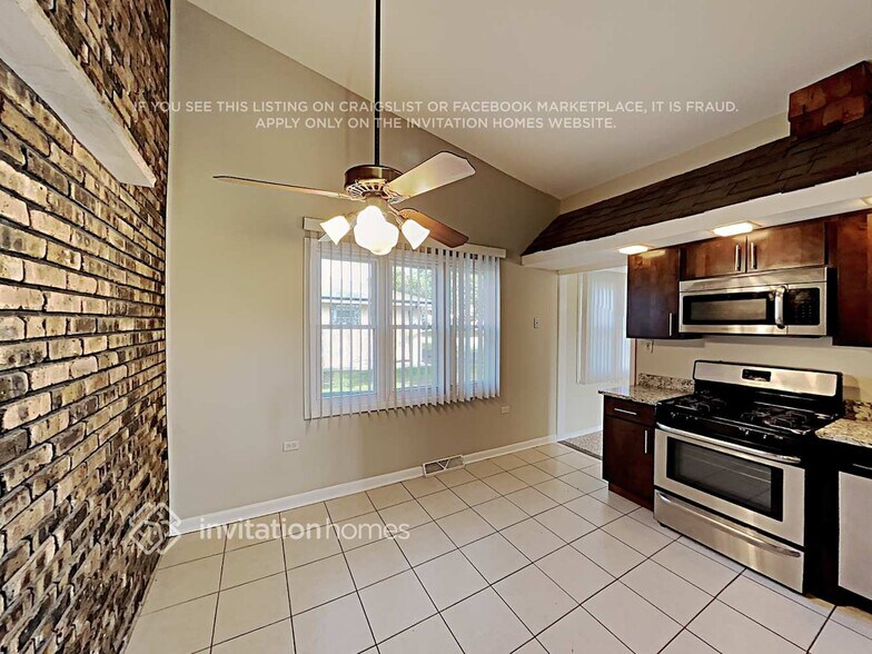 Building Photo - 6031 W 129th St