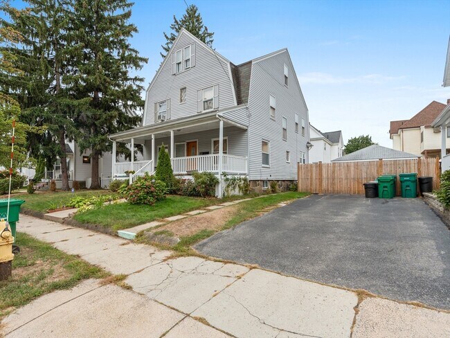 Building Photo - 124 Sheridan Ave
