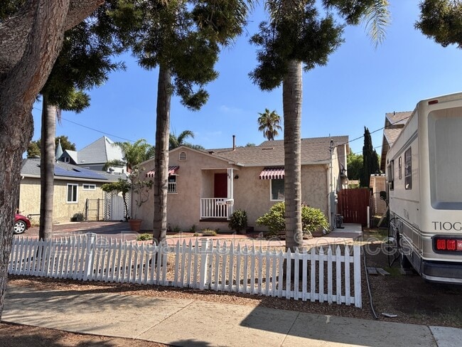 Building Photo - 621 2nd Ave