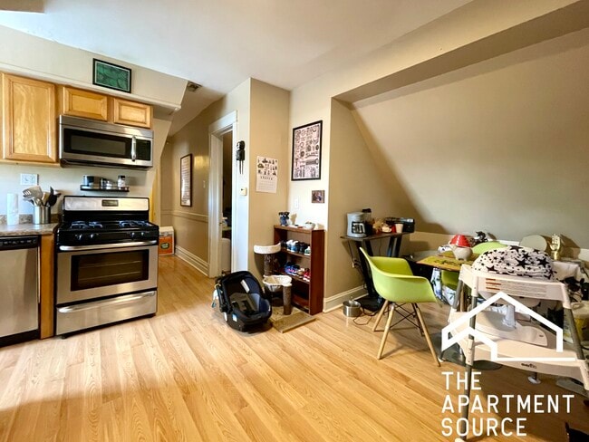 Building Photo - 3434 W Drummond Pl