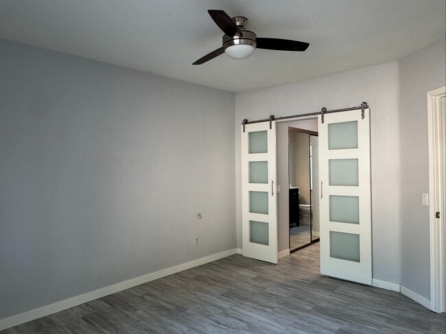 Building Photo - Beautiful 2-Bedroom Townhome in Stevenson Ranch!