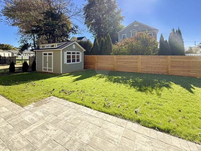 Building Photo - 8 Millard St