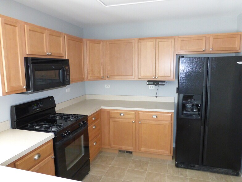Building Photo - 914 Clover Ln