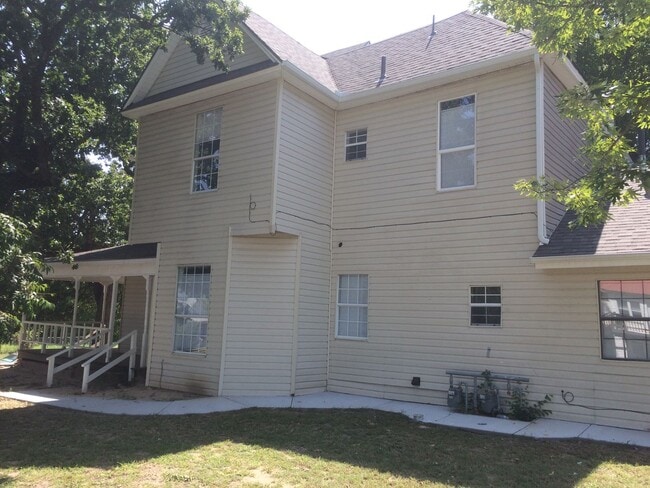 Building Photo - 328 N Philadelphia Ave
