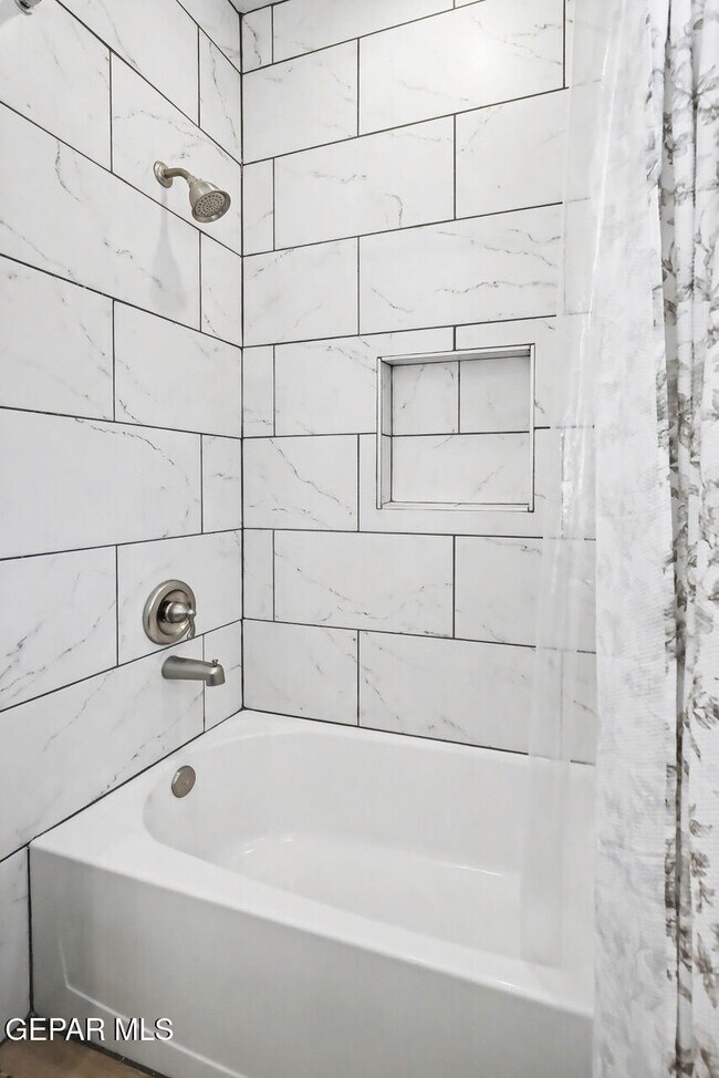 Building Photo - 12677 Viendo Norte Dr