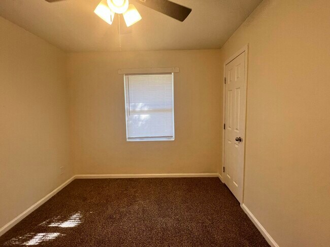 Building Photo - 3422 Miami Dr