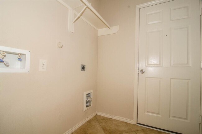 Building Photo - 30 Signal Hill Dr