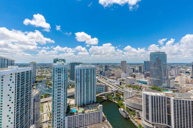 Building Photo - 485 Brickell Ave