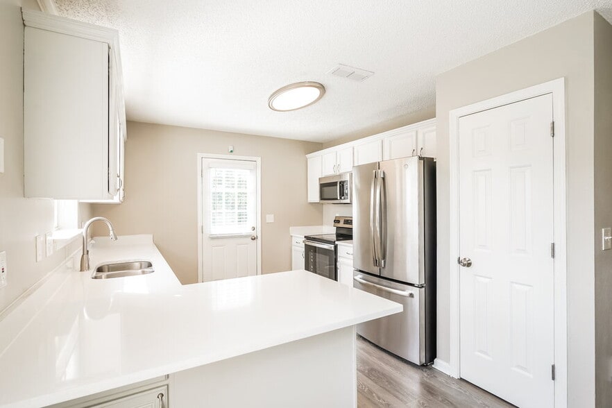 Building Photo - 3944 Rock Creek Dr