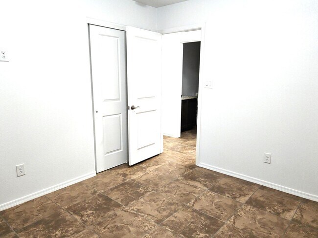 Building Photo - 3 bedroom/2 bath home for Rent