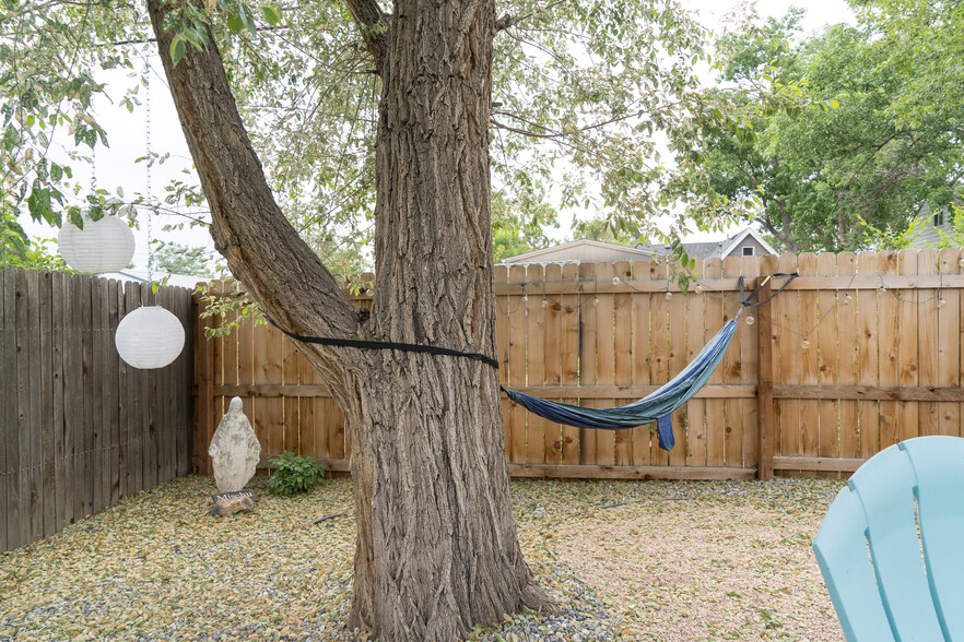 Hammock - 2457 Ames St