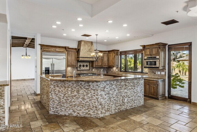 Building Photo - 9222 E Rimrock Dr