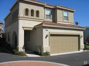 Building Photo - Low maintenance home in Green Valley!