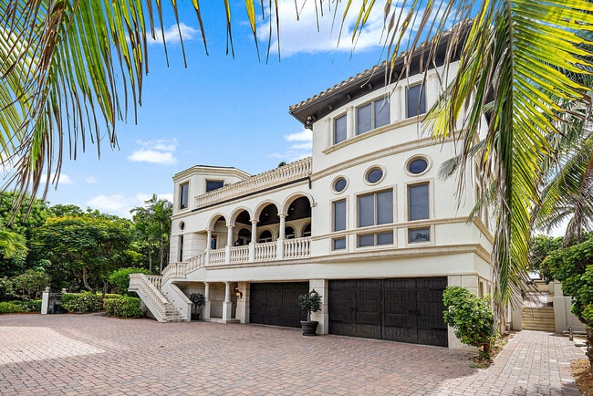 Building Photo - 981 Hillsboro Mile
