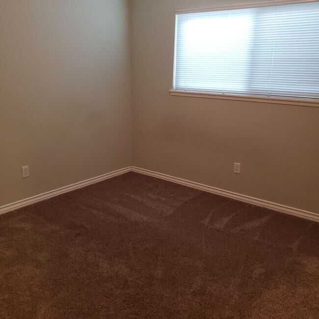 Building Photo - 5939 Petite Ct