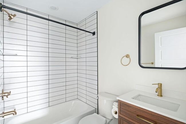 Building Photo - 1913 Wallace St