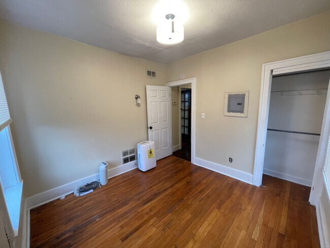Building Photo - CASS D Apartments-5338