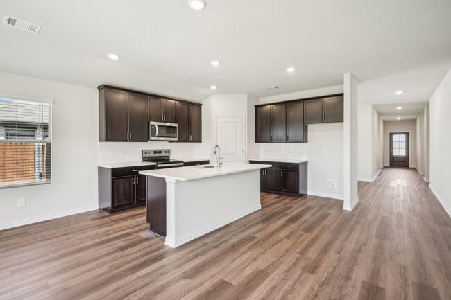 Building Photo - 2203 Gustavus Dr