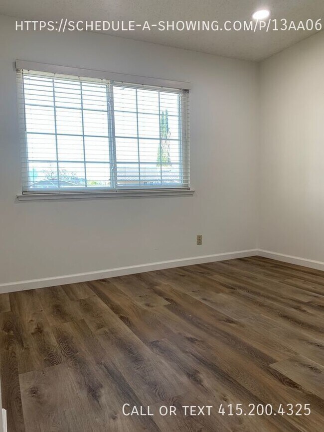Building Photo - 4840 Minas Dr