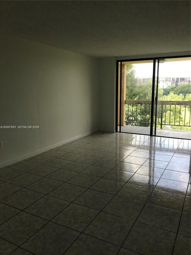 Building Photo - 9460 Fontainebleau Blvd