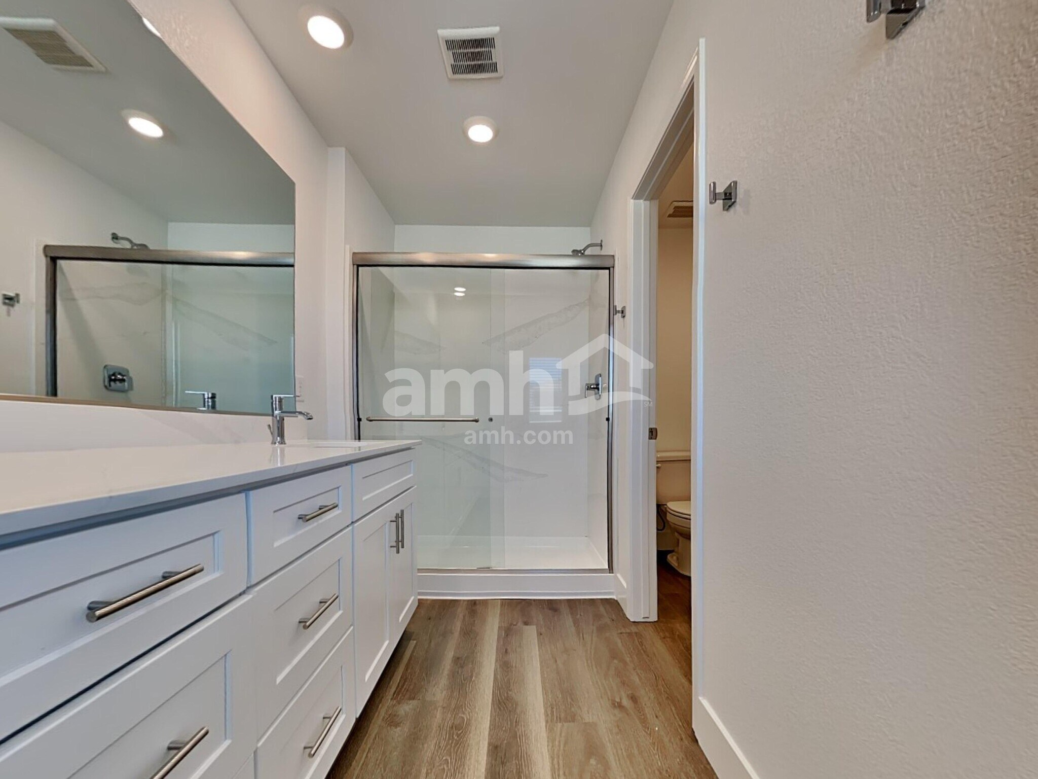 Building Photo - 5856 Vaes Dothrak St