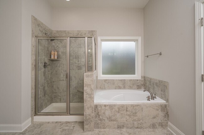 Building Photo - **LIKE NEW EXECUTIVE HOME IN A CUL-DE-SAC ...