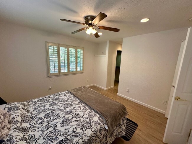Building Photo - Stunning 4 Bedroom 3 Bathroom House with a...