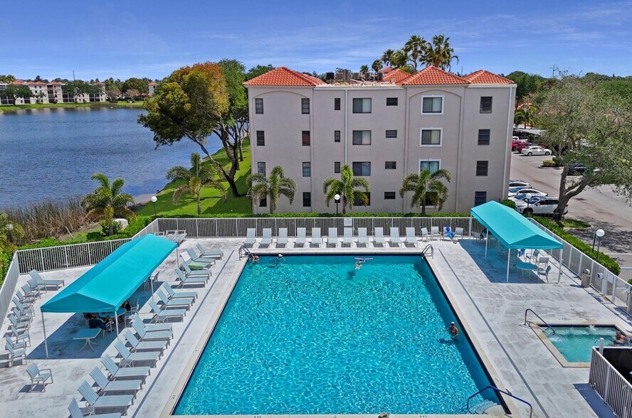 Building Photo - 6539 Royal Manor Cir