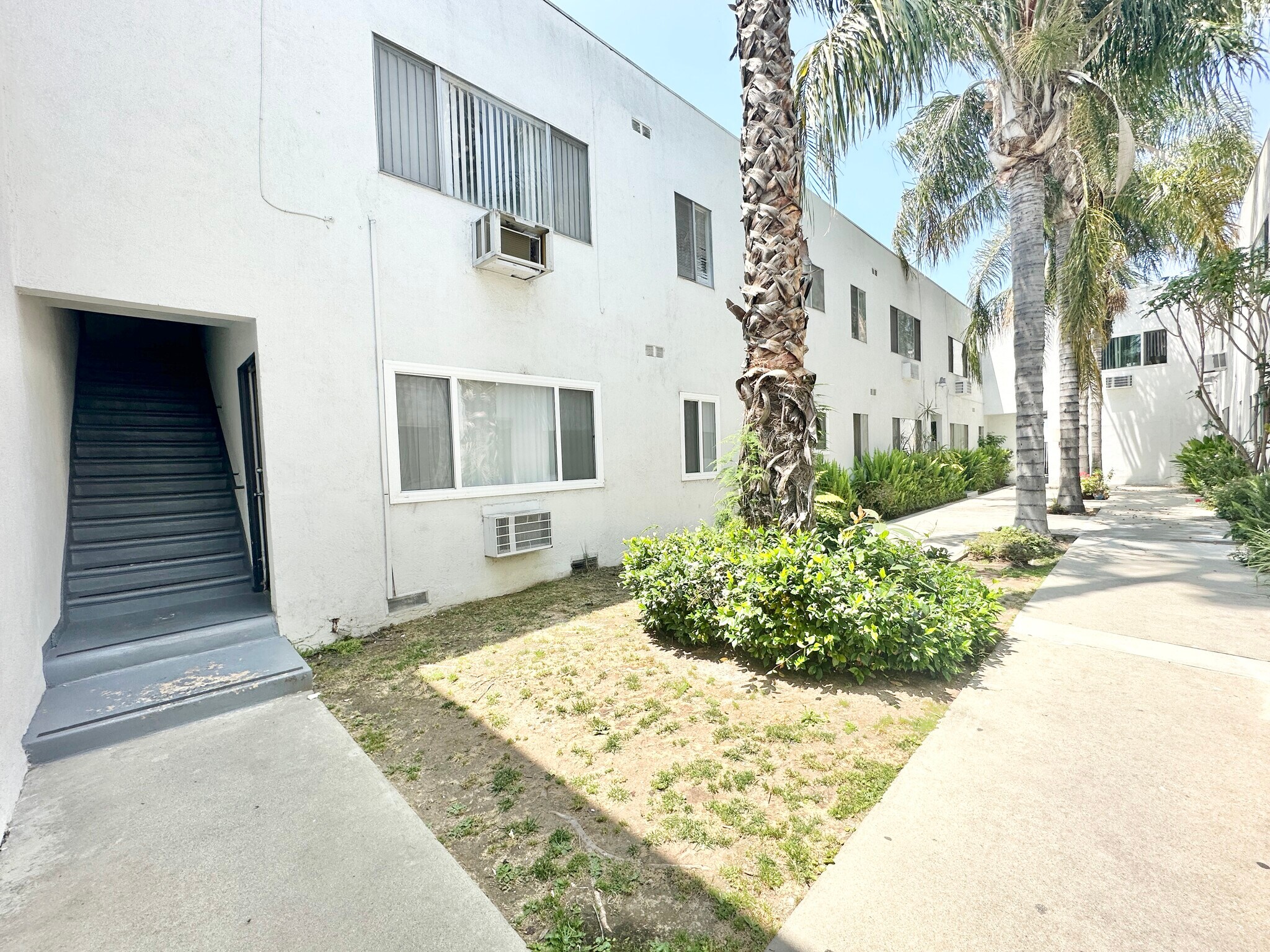 Building Photo - 6337 Whitsett Ave