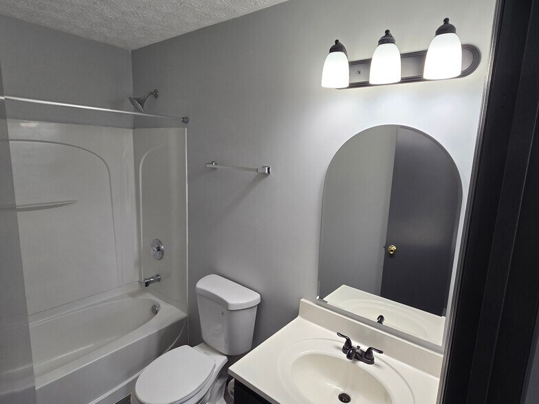 Building Photo - 6048 Trowbridge Way