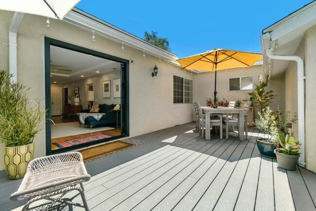 Building Photo - A charming 3-bedroom, 2.5 bath home in Don...