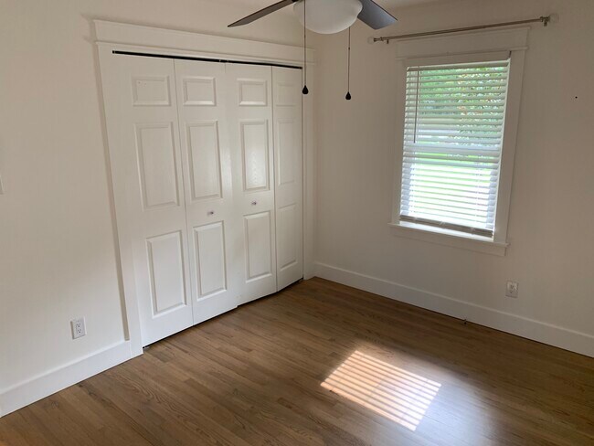 Building Photo - 414 Charles Ct