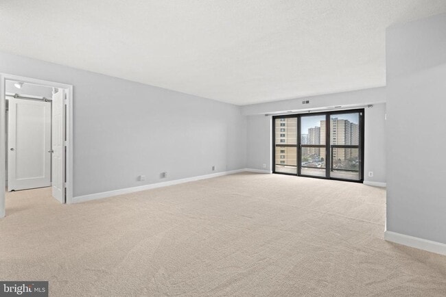 Building Photo - 307 Yoakum Pkwy