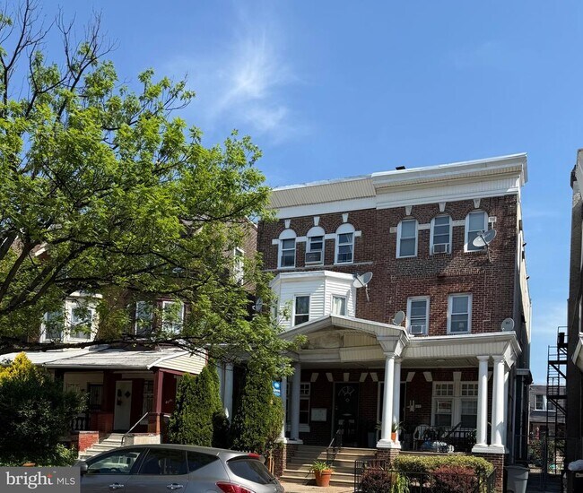 Building Photo - 4937 Walnut St