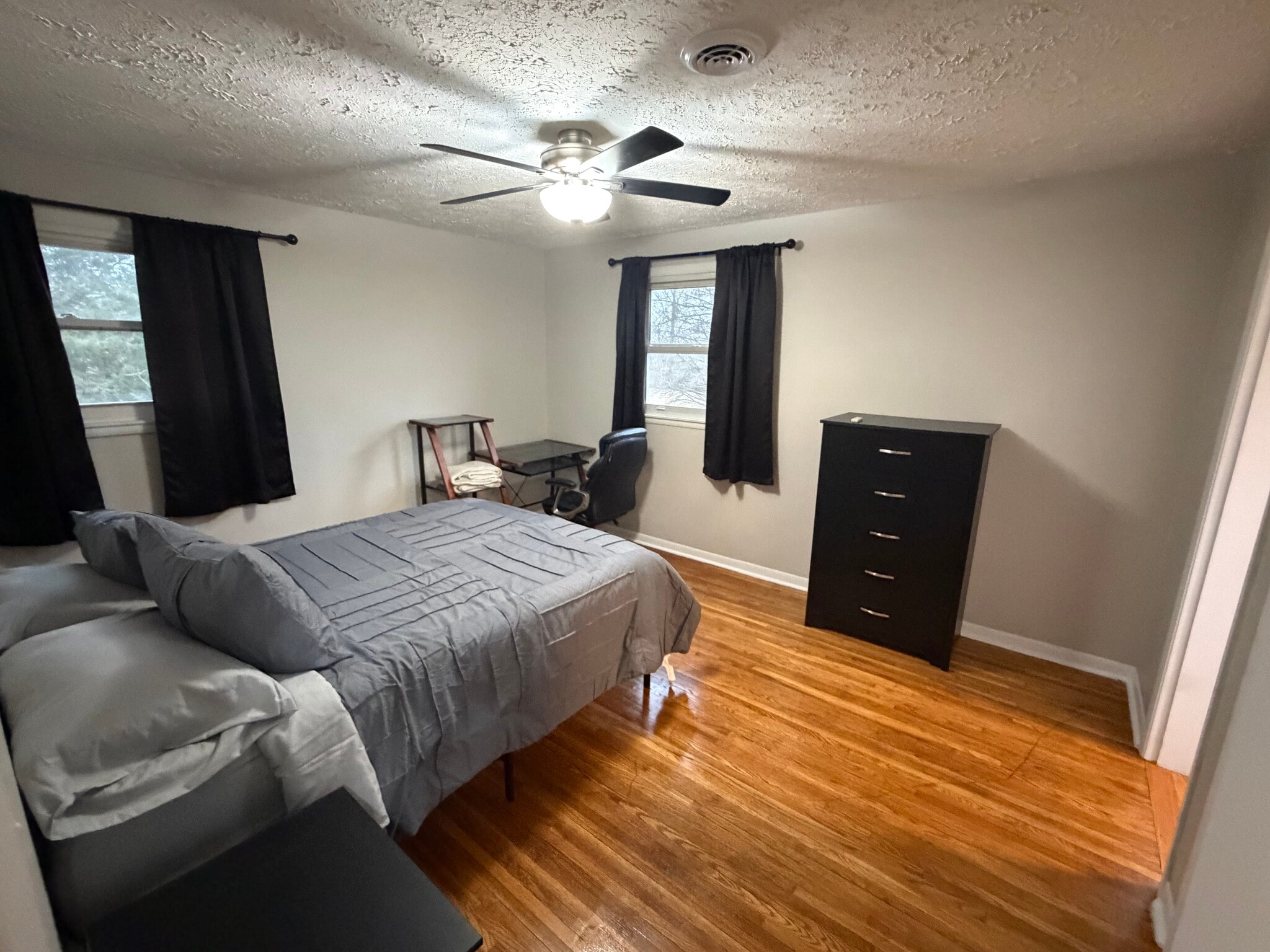 Building Photo - 401 Old Hopkinsville Hwy