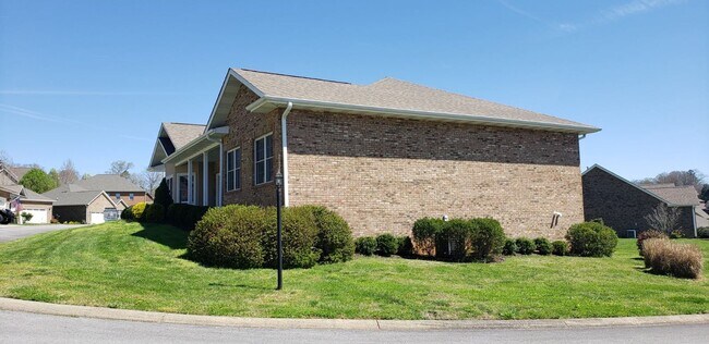Building Photo - YOUR NEW LUXURY HOME!!!!!!!