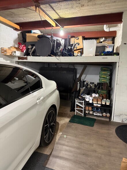 Building Photo - 39 Foxon Rd